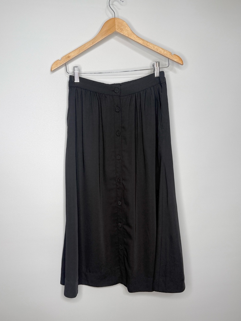 H&M Black Button Front Midi Skirt Size 4